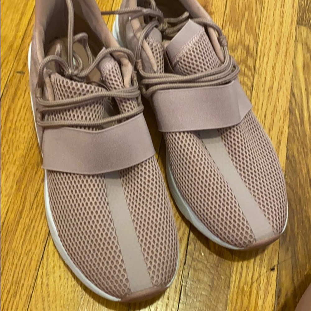 Fabletics  sneakers
